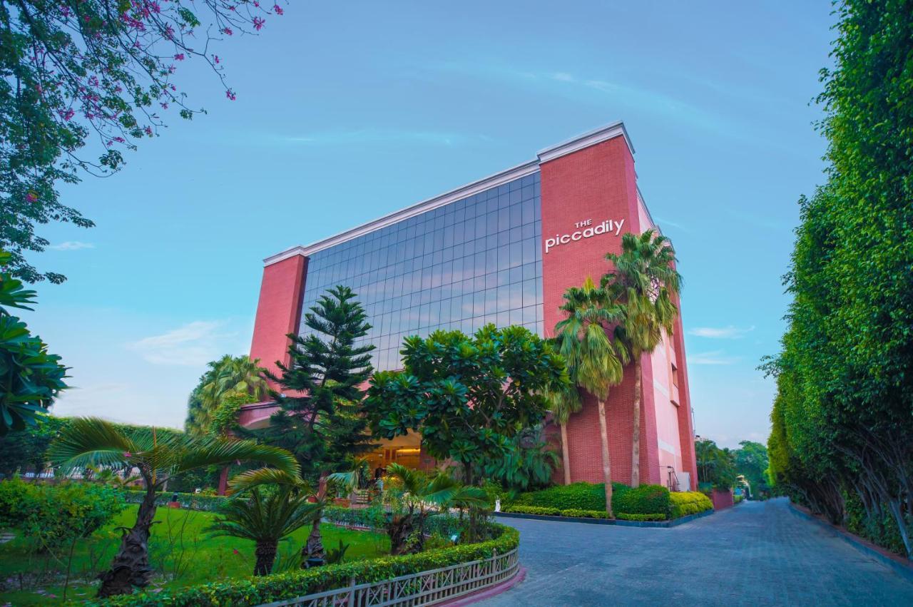 The Piccadily Lucknow Exterior foto