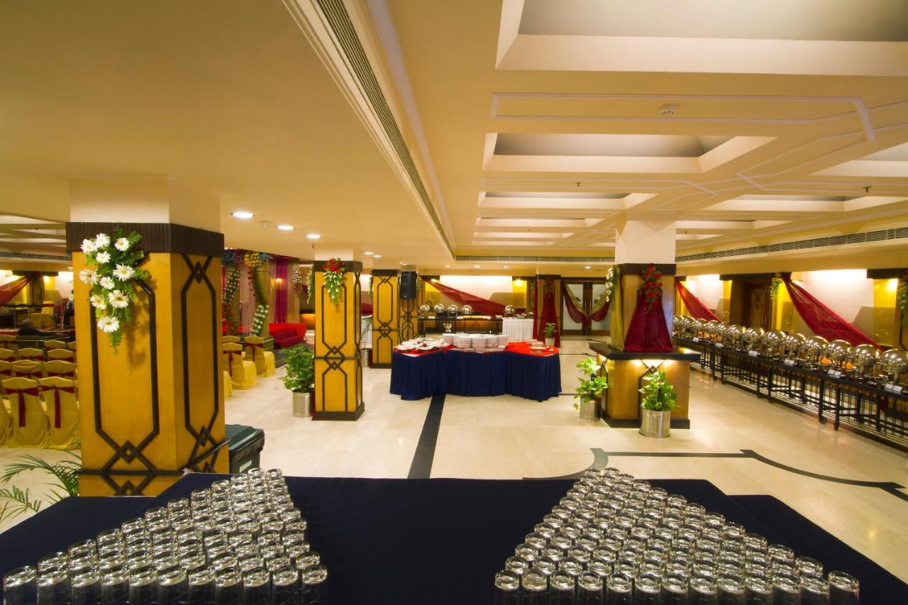 The Piccadily Lucknow Exterior foto