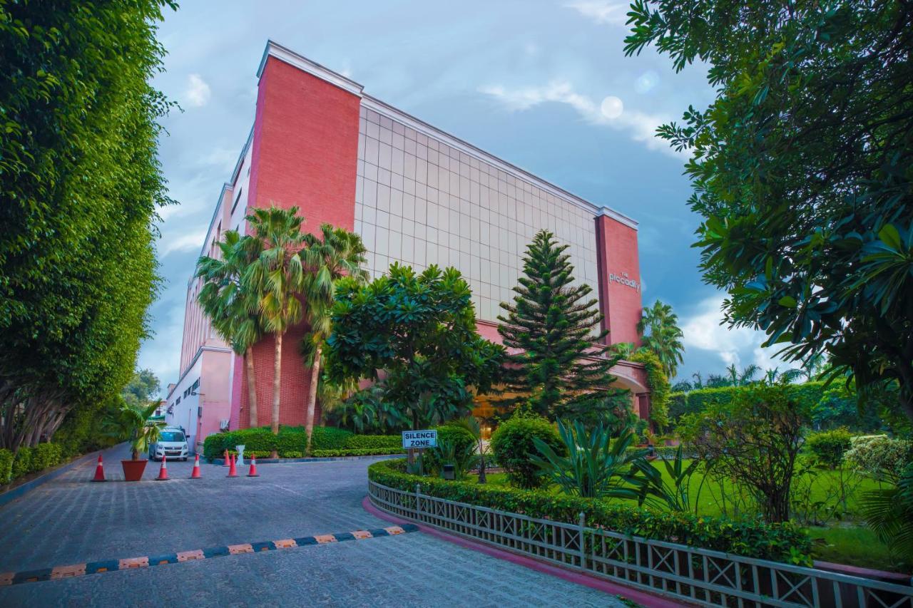 The Piccadily Lucknow Exterior foto